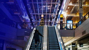 Elevator in a shopping center